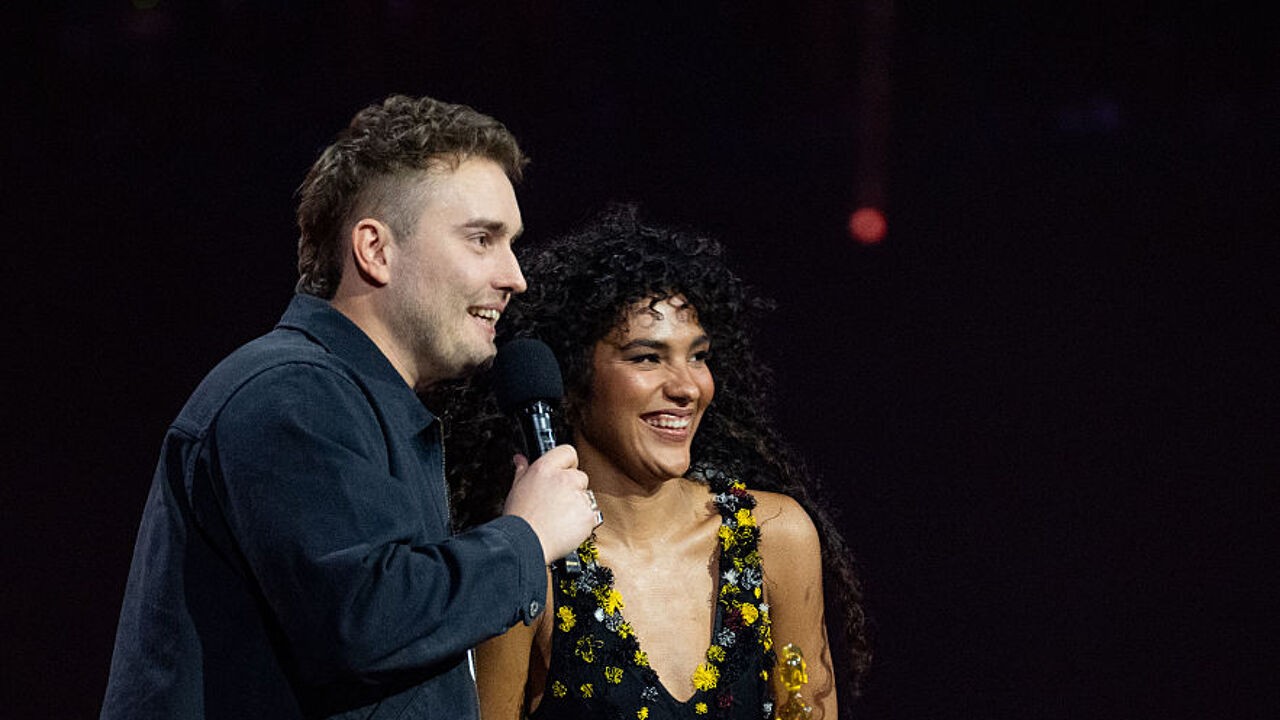 19 weken op nummer 1: Sam Fender en Olivia Dean verbreken record uit 1953 (!) in Verenigd Koninkrijk