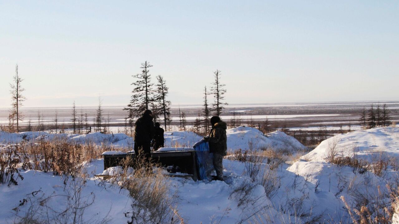 Uitstoot van broeikasgas methaan stijgt enorm door Siberische permafrost, maar onderzoekers kunnen er nauwelijks bij