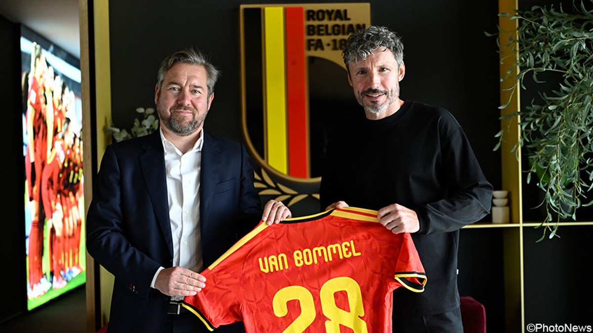 "Gesprekken dateren van voor het WK": Vincent Mannaert geeft toe dat "klavertjevier" Van Bommel al langer op radar stond