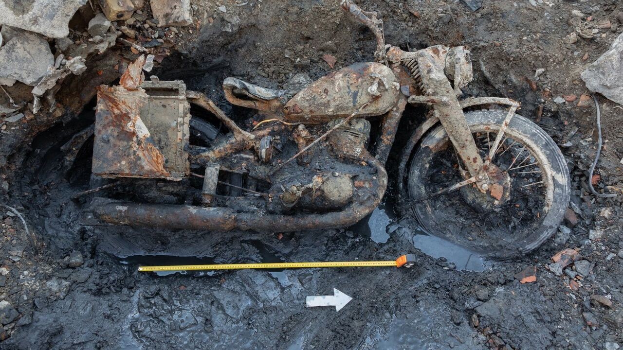 Van scheepswrakken tot motorfiets: droogte brengt overblijfselen WOII aan de oppervlakte