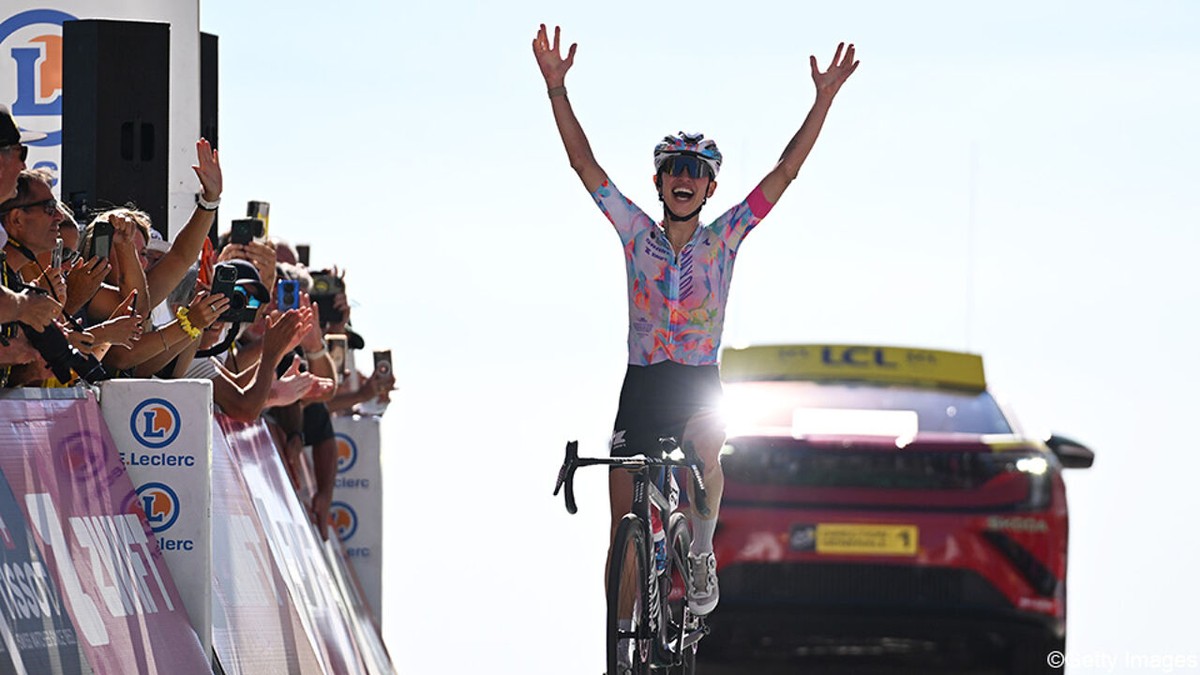 Vollering en Reusser rijden elkaar de vernieling in op de Ventoux, Niewiadoma gaat all-in en casht met ritwinst én geel