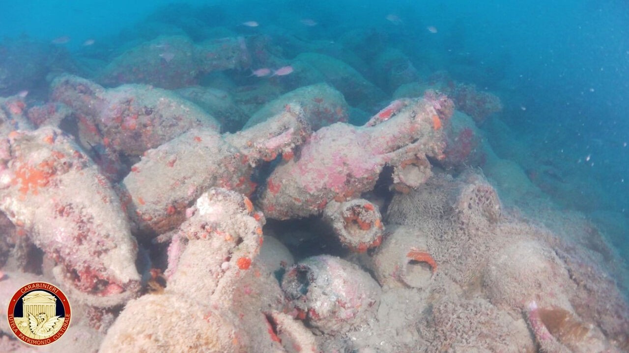 Romeins scheepswrak met honderden amforen ontdekt voor kust van Sicilië