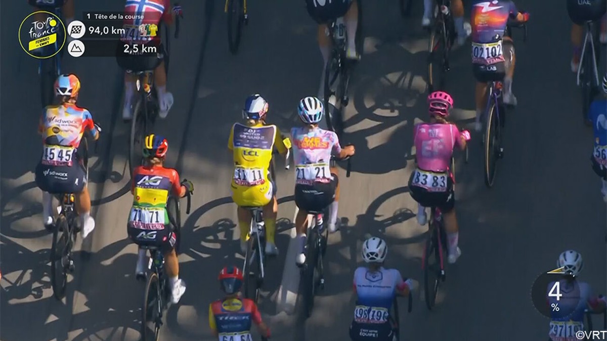 LIVESTREAM Tour de France Femmes: Marlen Reusser parkeert op de Col d'Èze en valt dan ook nog eens in de afdaling