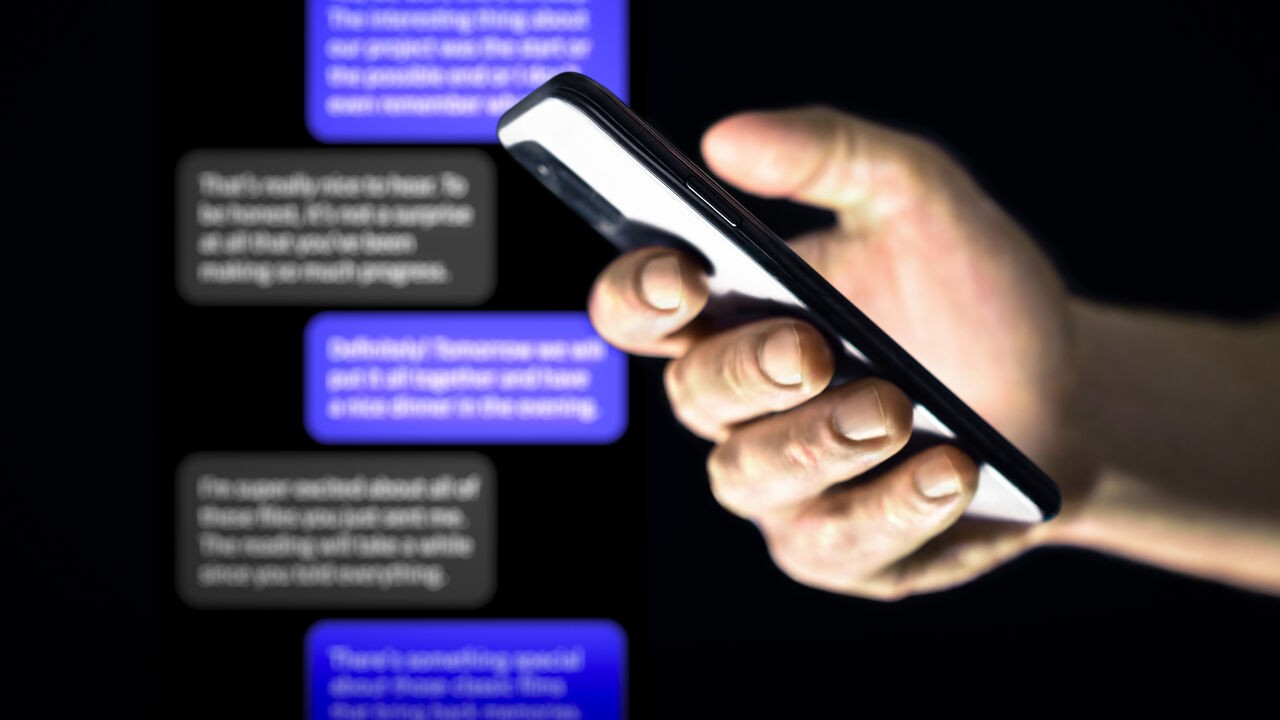 Minister Matz werkt aan systeem om cyberpesters te bannen van sociale media, maar is dat realistisch?