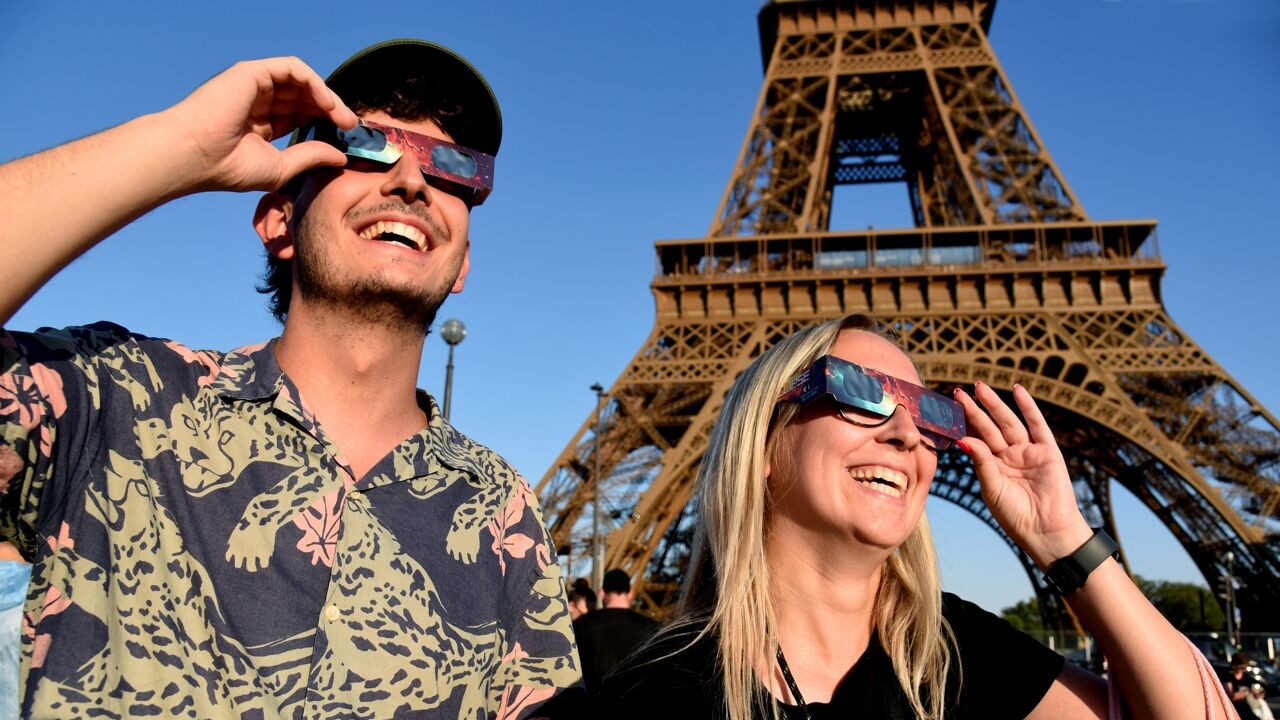 Van Stonehenge tot Parijs: zo keek Europa naar de zonsverduistering