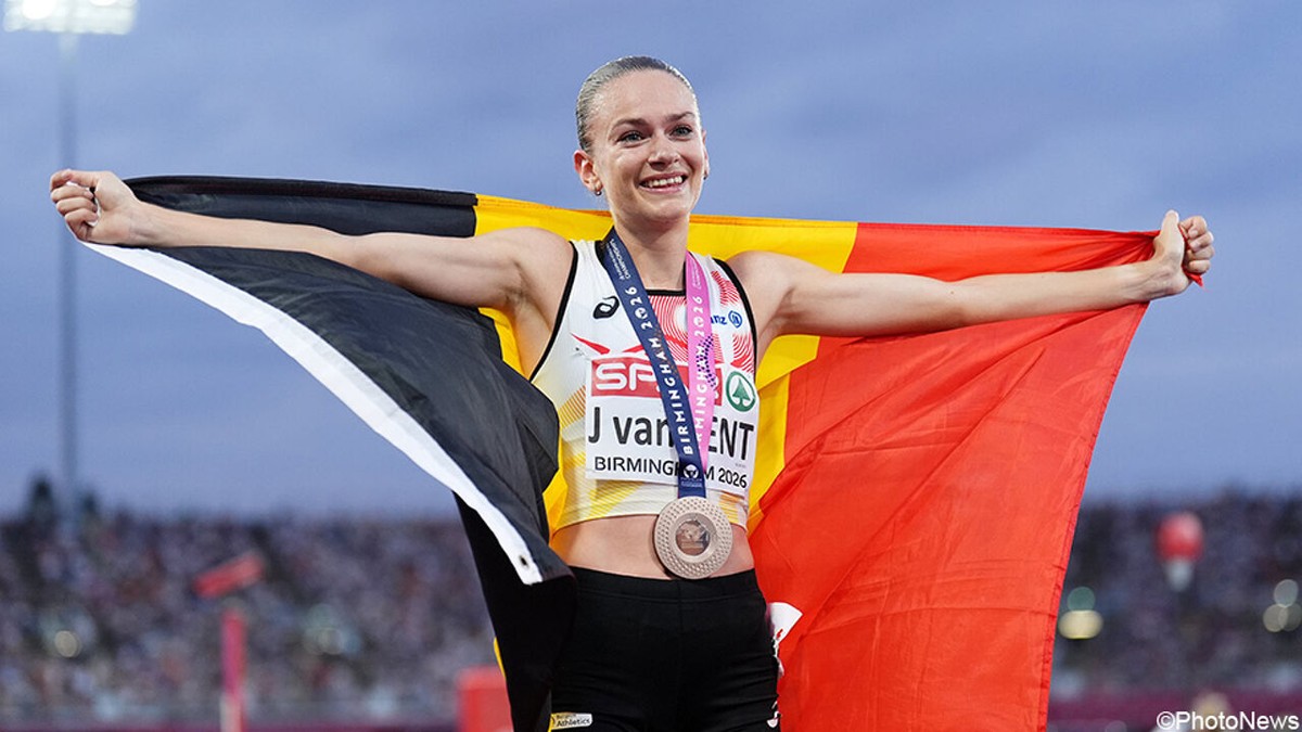 "Eindelijk, na al die chocolade medailles!" Jana Van Lent bekroont topseizoen met EK-brons op 10.000m