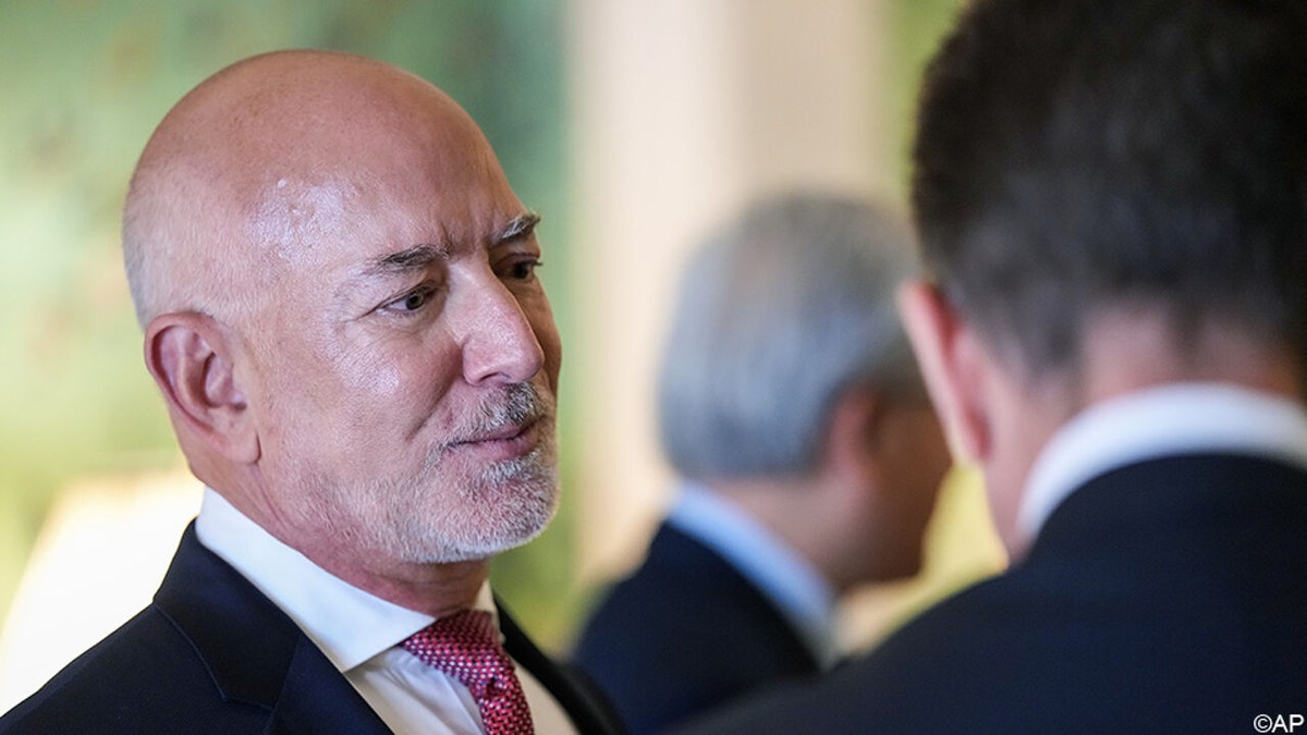 Groep investeerders met Amazon-oprichter Jeff Bezos krijgt stukje van voetbalclub Liverpool in handen