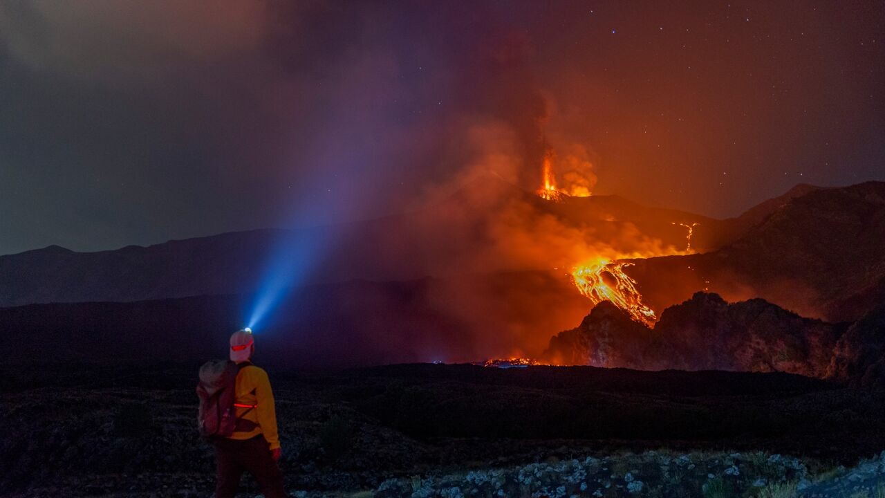 Luchthaven van Catania op Sicilië weer open na uitbarsting van Etna