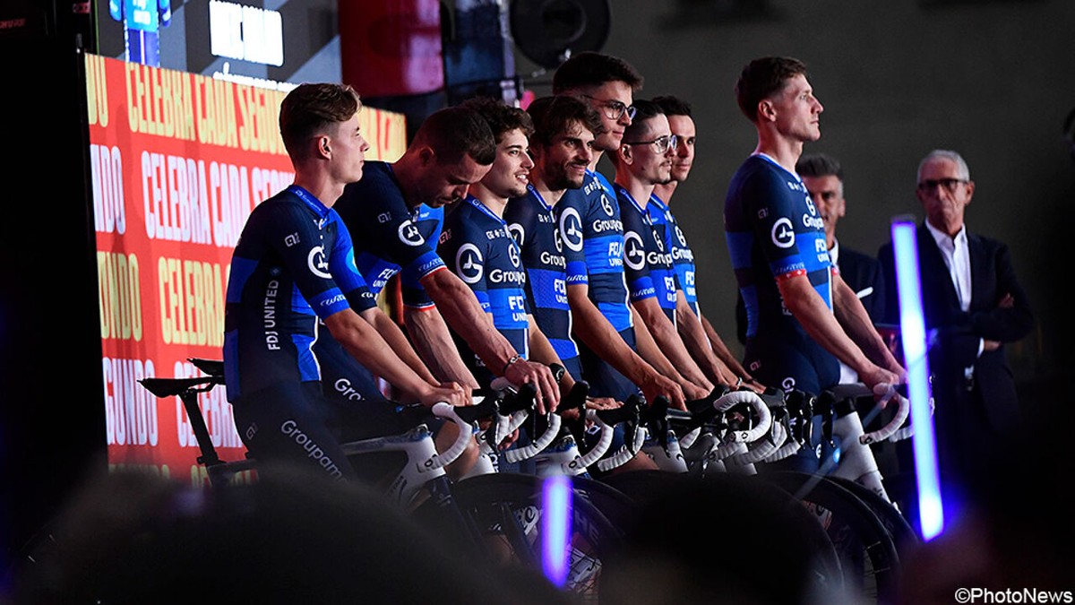 LIVESTREAM (19 uur): Kijk vanavond naar de ploegenpresentatie van de Vuelta 2026