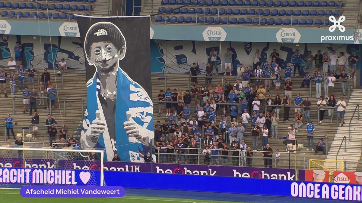 Vrienden, familie en fans nemen afscheid van Michiel Vandeweert in het stadion van Genk