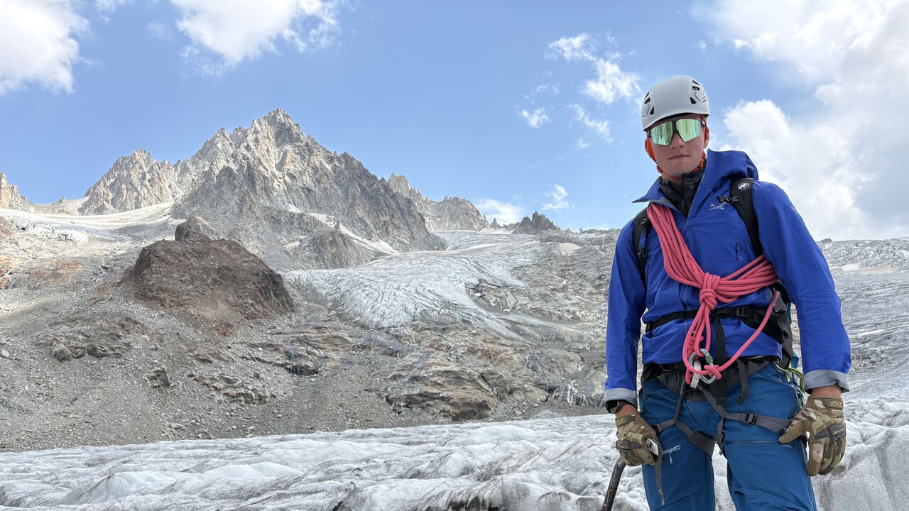 Prins Gabriël viert 23e verjaardag met foto's hoog in de Alpen tijdens alpinismestage