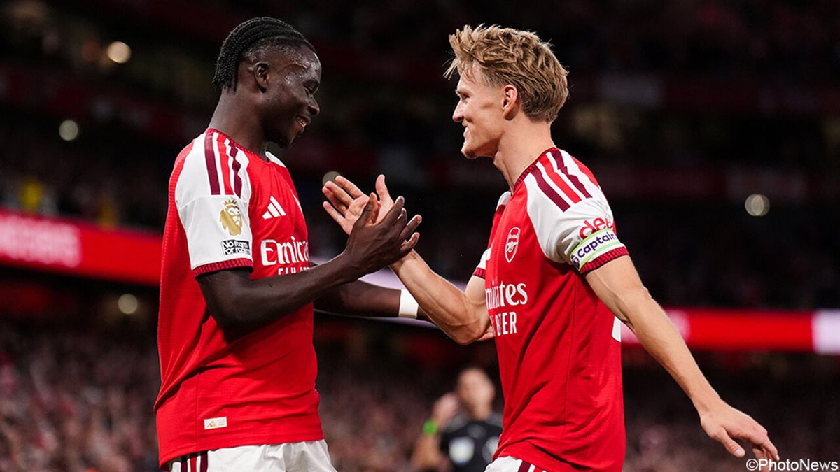 Met een belangrijke rol voor Christos Tzolis: Arsenal begint met vlotte zege aan nieuw Premier League-seizoen