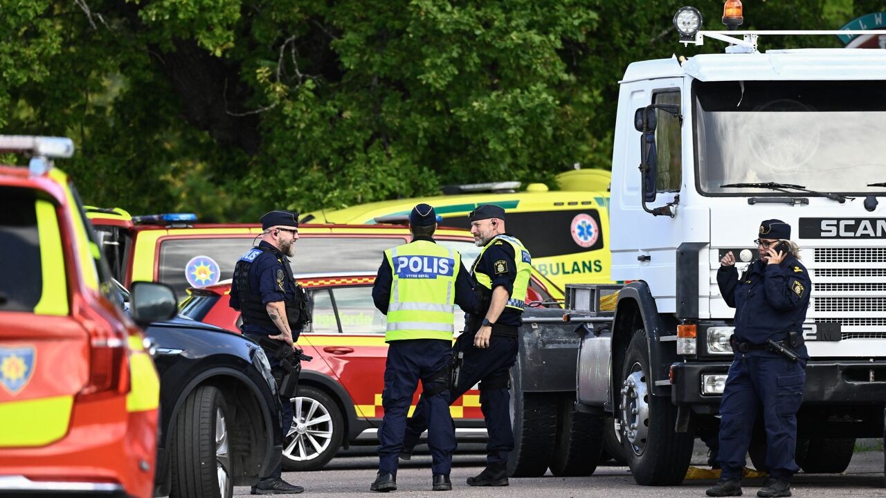 Eén dode en 3 gewonden na aanval met zwaard in school in Zweden, 18-jarige verdachte opgepakt