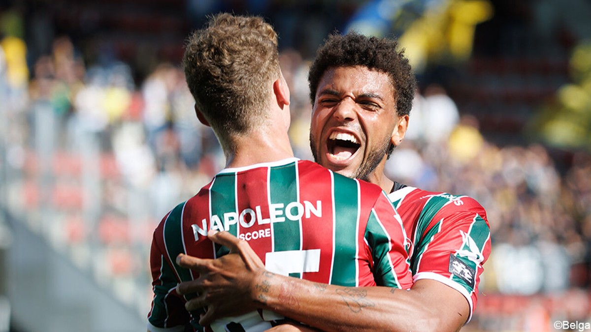 Feestnamiddag in de Elindus Arena: Zulte Waregem haalt uit tegen Beveren en blijft meedraaien bovenin met 7 op 9