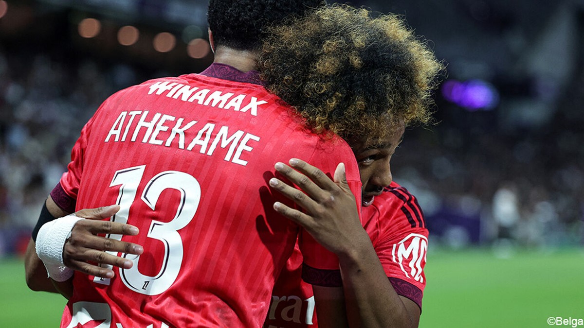 Zijn tegenstander viel recht op zijn poep: Malick Fofana verzekert Olympique Lyon van de zege met fraai doelpunt