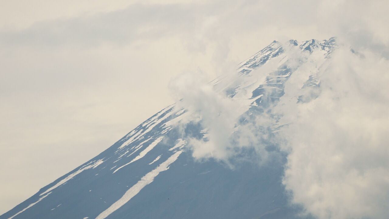 Man laat zoon van 7 urenlang alleen achter tijdens beklimming van Fuji in Japan