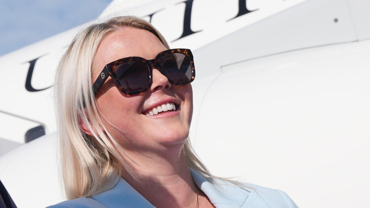 Karoline Leavitt keert terug naar MAGA Inc., politiek actiecomité dat Donald Trump steunt