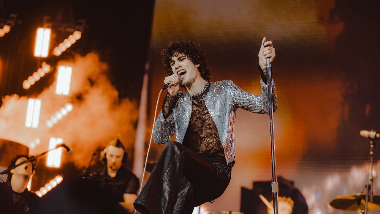Charmeren met de Belgische vlag en 2 keer op rij zijn Grote Hit: dit was Sombr op Pukkelpop