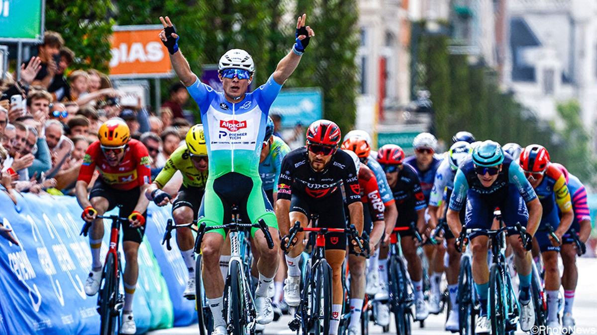 De kers op de taart: Jasper Philipsen vervolledigt zijn hattrick in Renewi Tour en geeft eindwinst extra glans
