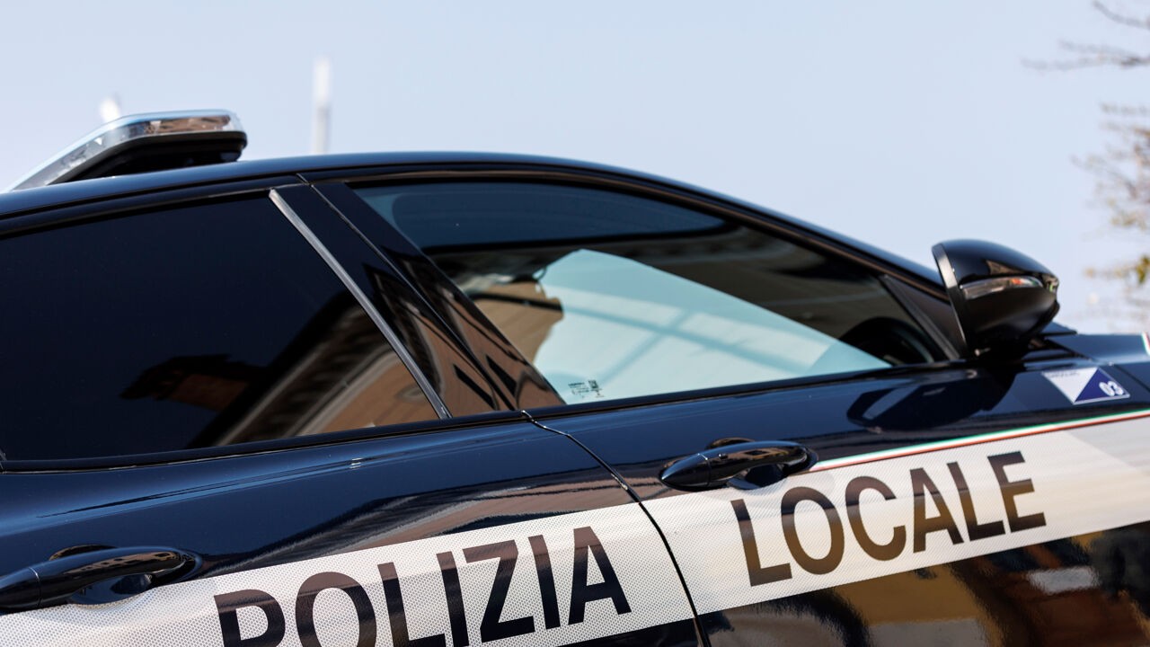 14-jarig meisje in Italië ontsnapt aan ontvoerder dankzij SOS-gebaar