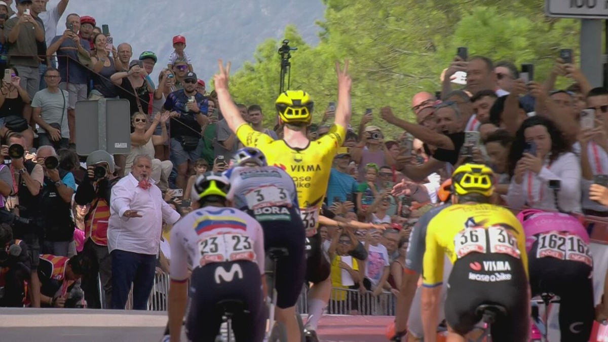 VIDEO - Matthew Brennan sprint naar 2e ritzege in de Vuelta na perfecte lead-out