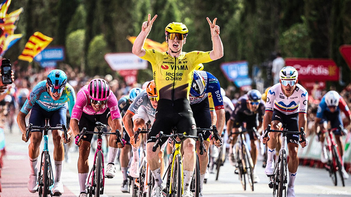Matthew Brennan sprint met sprekend gemak naar zijn tweede etappezege in de Vuelta, Jordi Meeus geraakt er niet over