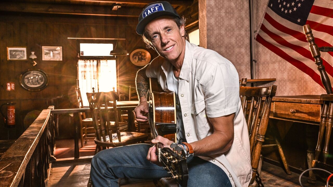 Zanger Sam Bettens ziet hoe iedereen rouwt na dood van Dolly Parton: "Heel Amerika omarmt haar"