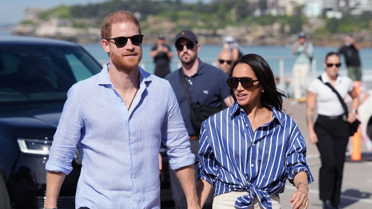 Harry en Meghan landen in Birmingham en gaan wellicht in Cotswolds wonen