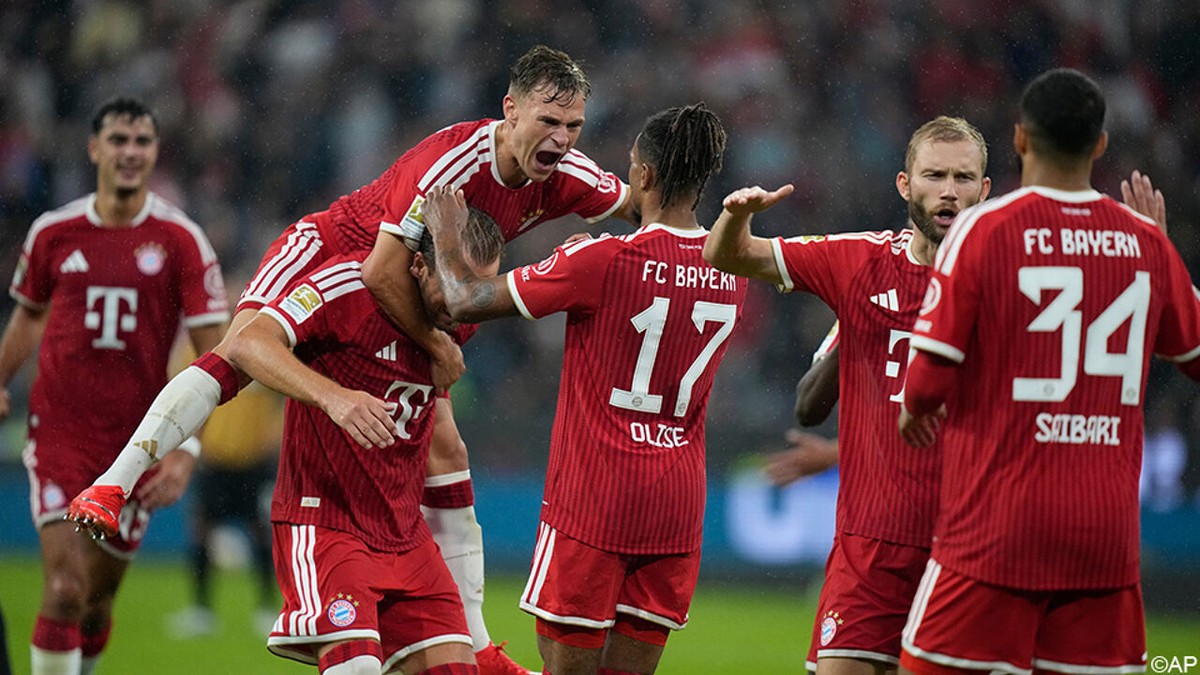 Met assists van Saibari en pijnlijke owngoal: Vincent Kompany en Bayern München openen met winst tegen Stuttgart