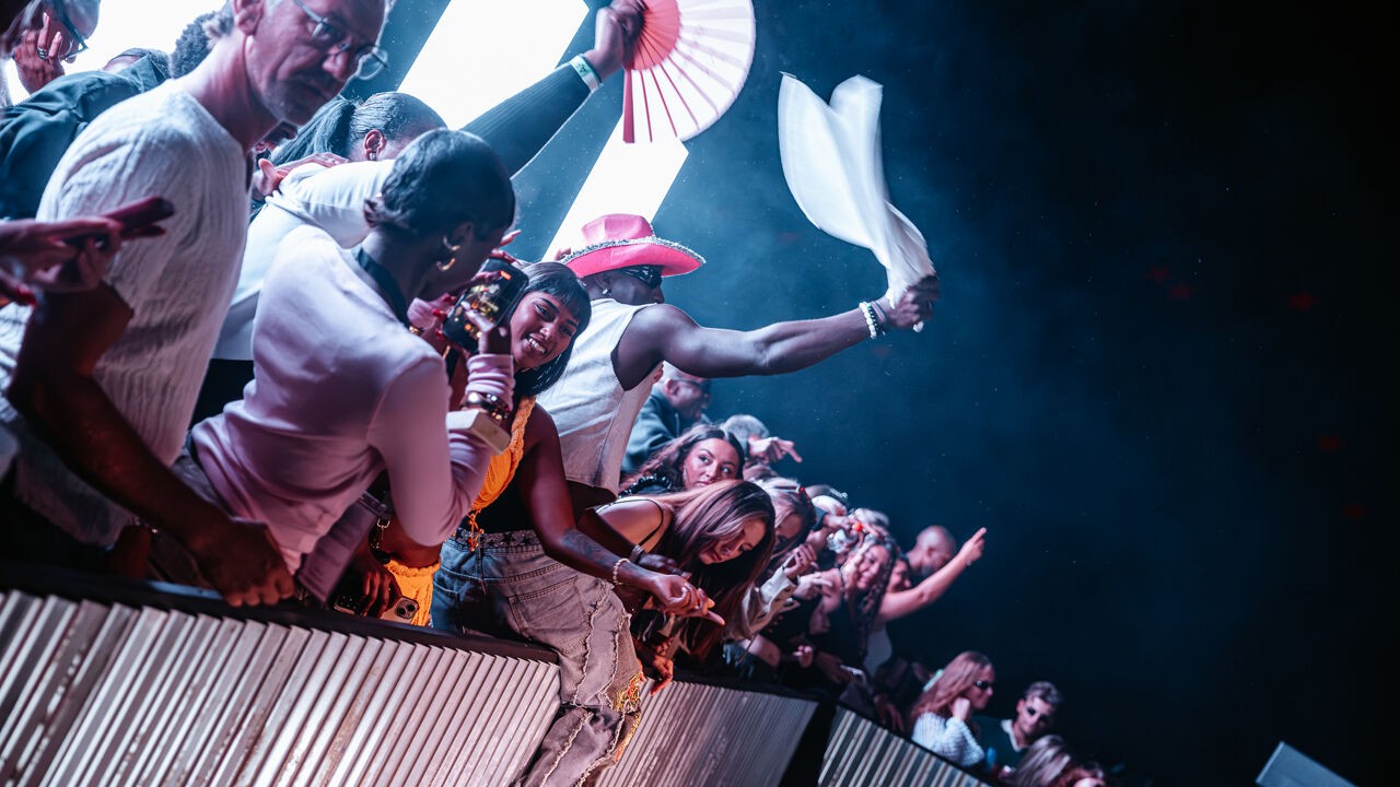 Met Bomboclat is het grijze Zeebrugge plots verrassend tropisch: "Festival waar echt voortdurend gedanst wordt"