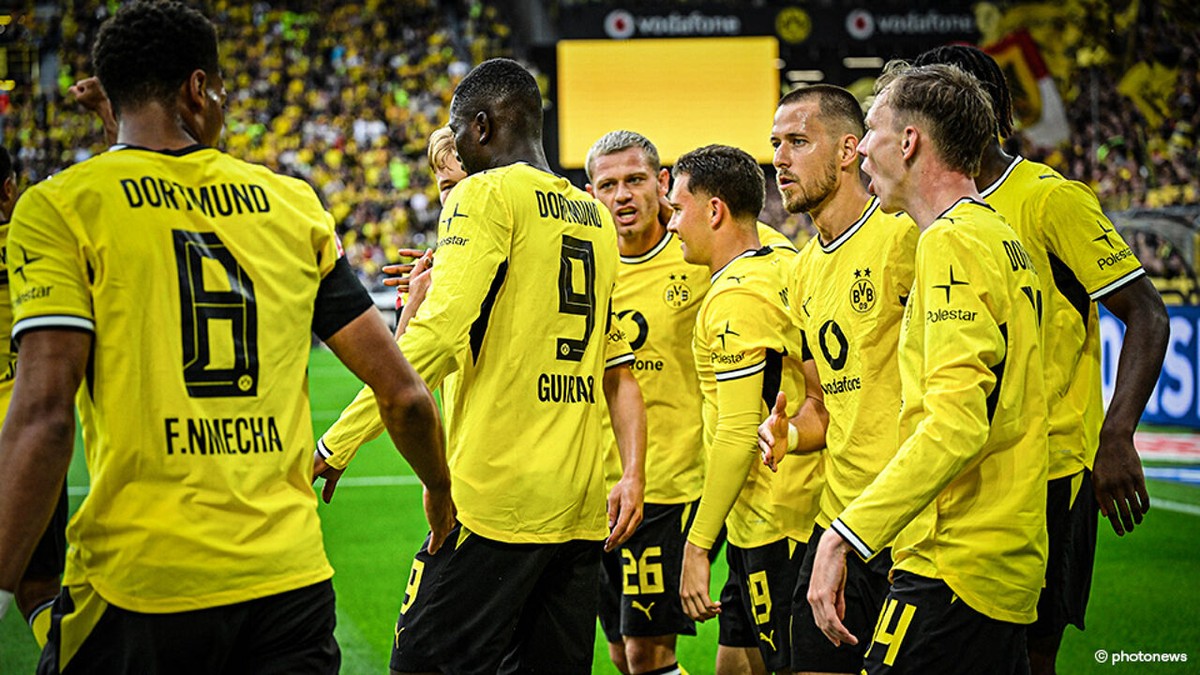 Met meteen een assist van Karetsas: Dortmund boekt eenvoudige zege op openingsspeeldag tegen Hamburg