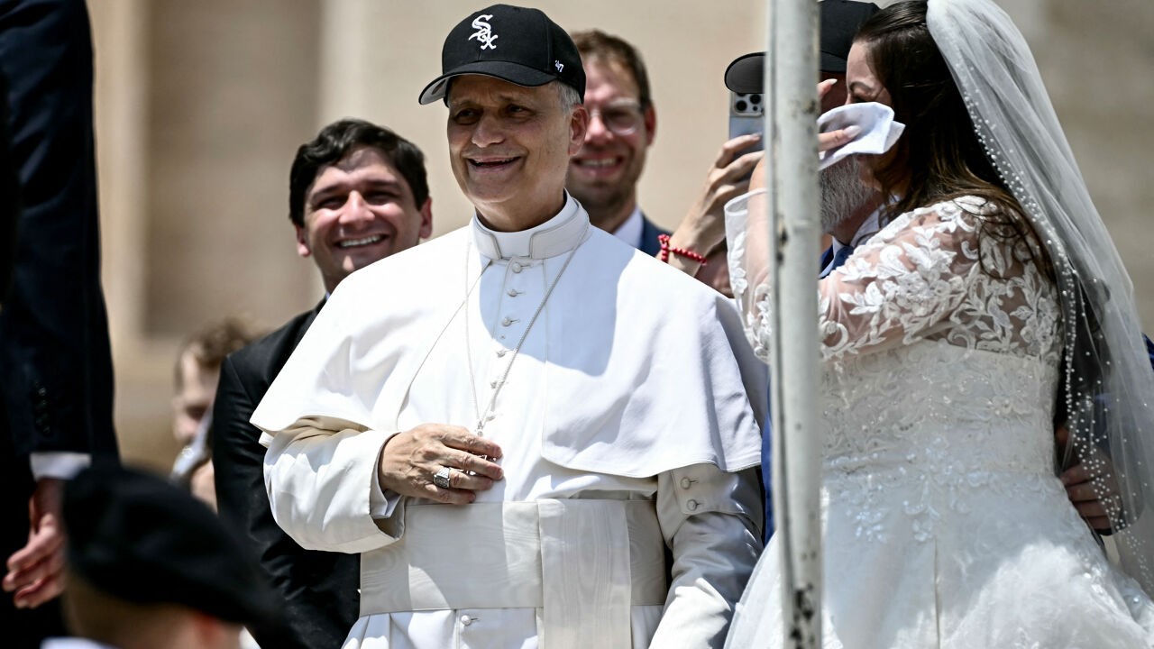Van Vaticaan tot Vogue en nu Vanity Fair: paus Leo XIV is het onwaarschijnlijkste stijlicoon van het moment