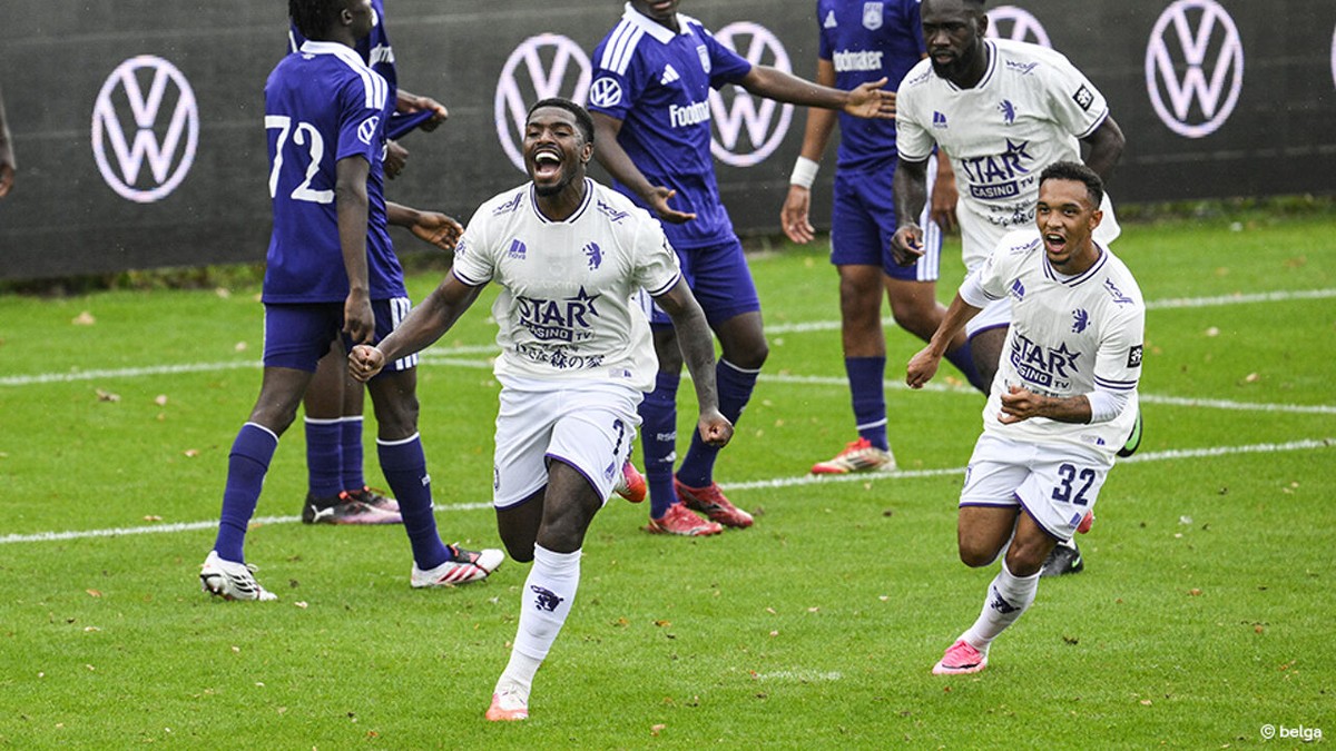 Ondanks een volledige helft met 10: Beerschot recht de rug en grijpt de volle buit bij jonkies van Anderlecht