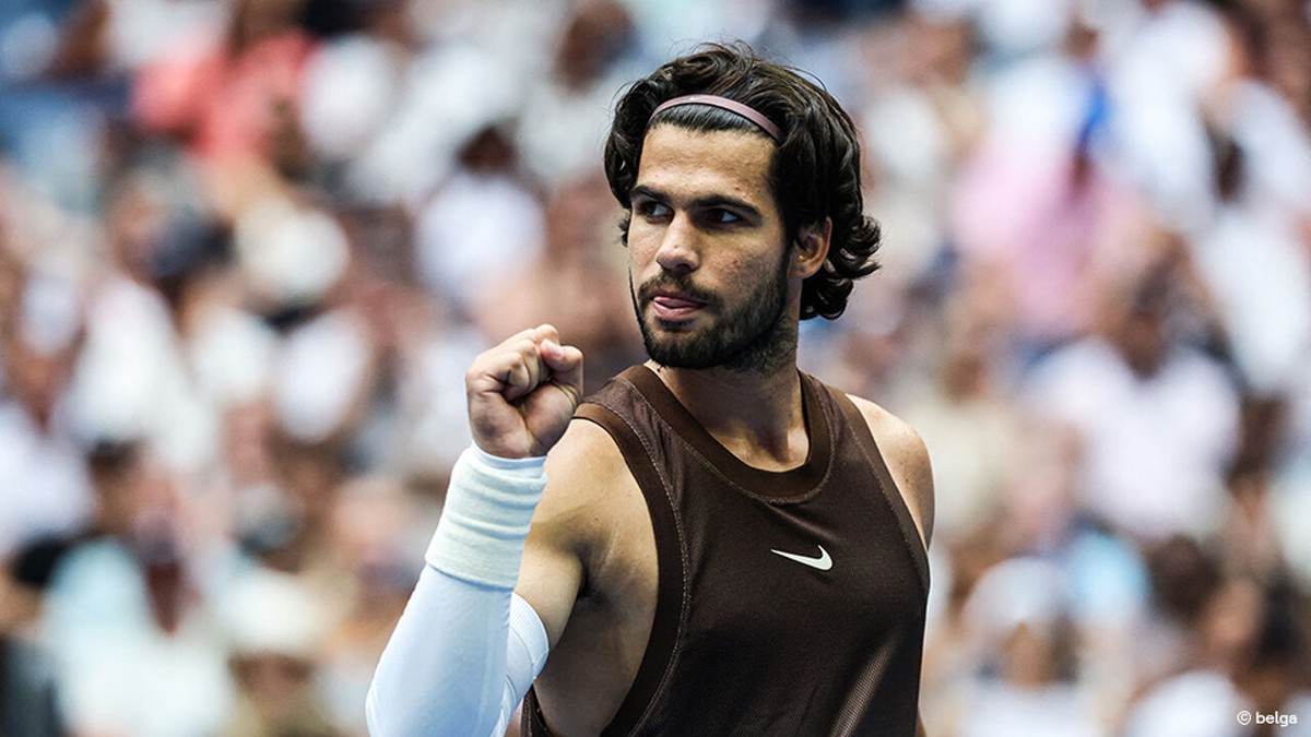 Carlos Alcaraz is helemaal terug: na 4 maanden blessureleed stoot de titelverdediger door naar de tweede ronde op de US Open