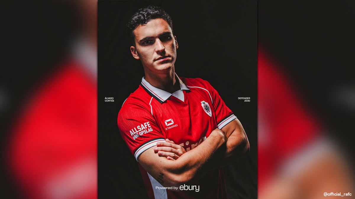Zomertransfers JPL: Antwerp haalt versterking bij Barcelona, Charleroi vindt nieuwe verdediger in de Premier League