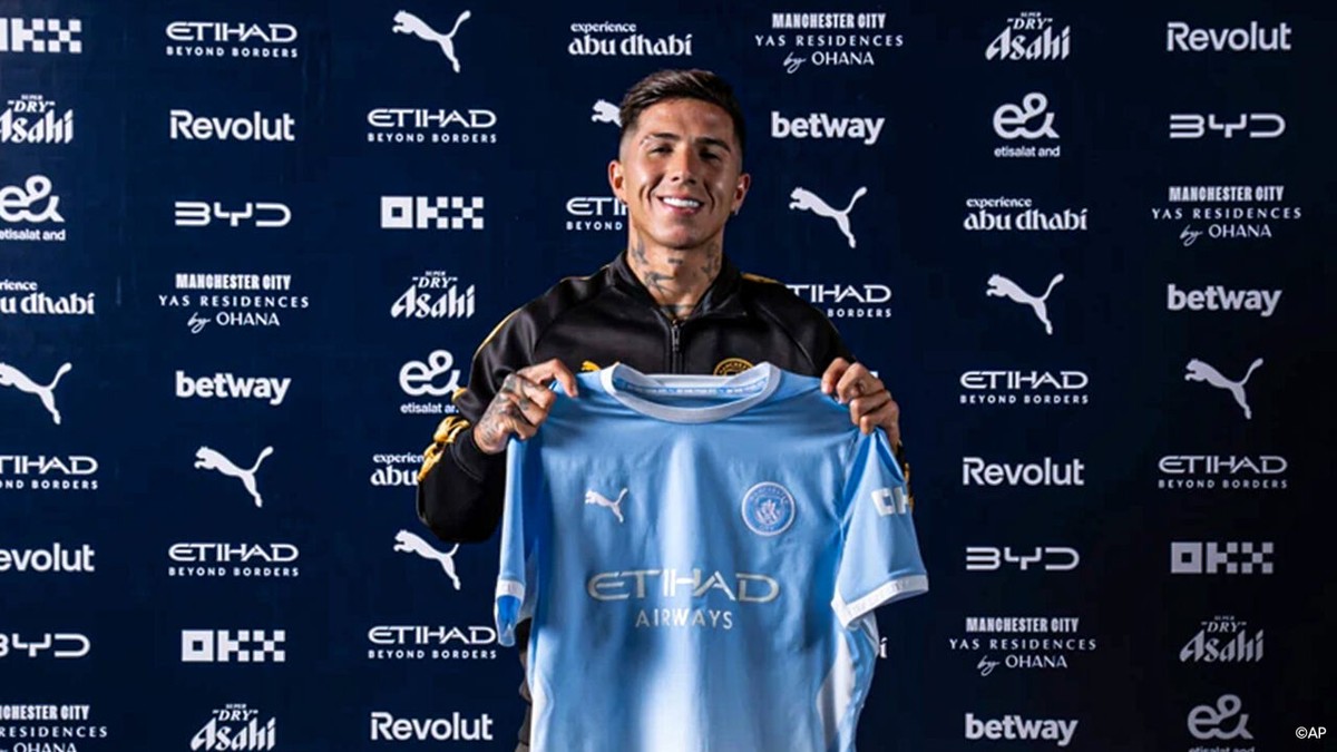 Chelsea razend ondanks recorddeal: transfer van Enzo Fernandez zorgde voor absolute chaos in slotuur, met meerdere clubs als verliezer