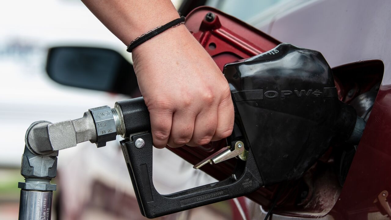 Benzineprijs stijgt morgen boven 2 euro, hoogste niveau sinds 2022