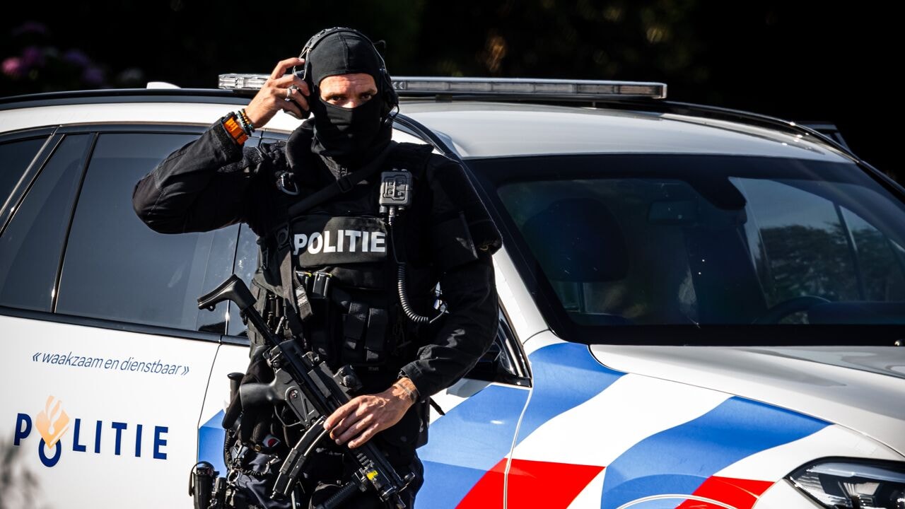 Nederlandse politie vindt meerdere wapens bij onderzoek in en rond Overasselt
