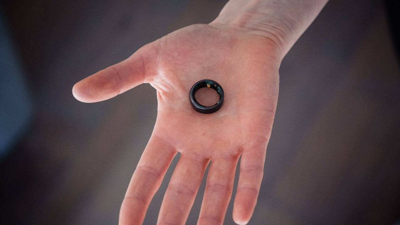 Hip dankzij celebrities, maar werkt het ook? Maker van slimme gezondheidsring Oura trekt naar de beurs