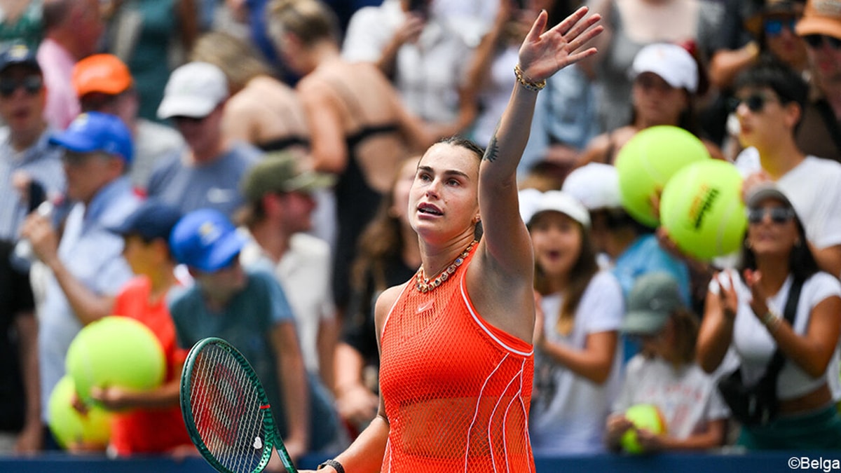 "Iemand is wiet aan het roken": Aryna Sabalenka moet wedstrijd op US Open even onderbreken, maar staat wel in vierde ronde