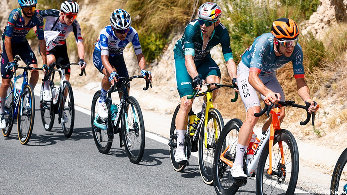 LIVE Vuelta: Tweede groep met Wout van Aert en Jarno Widar blijft op een minuut hangen van kopgroep met Lars Craps