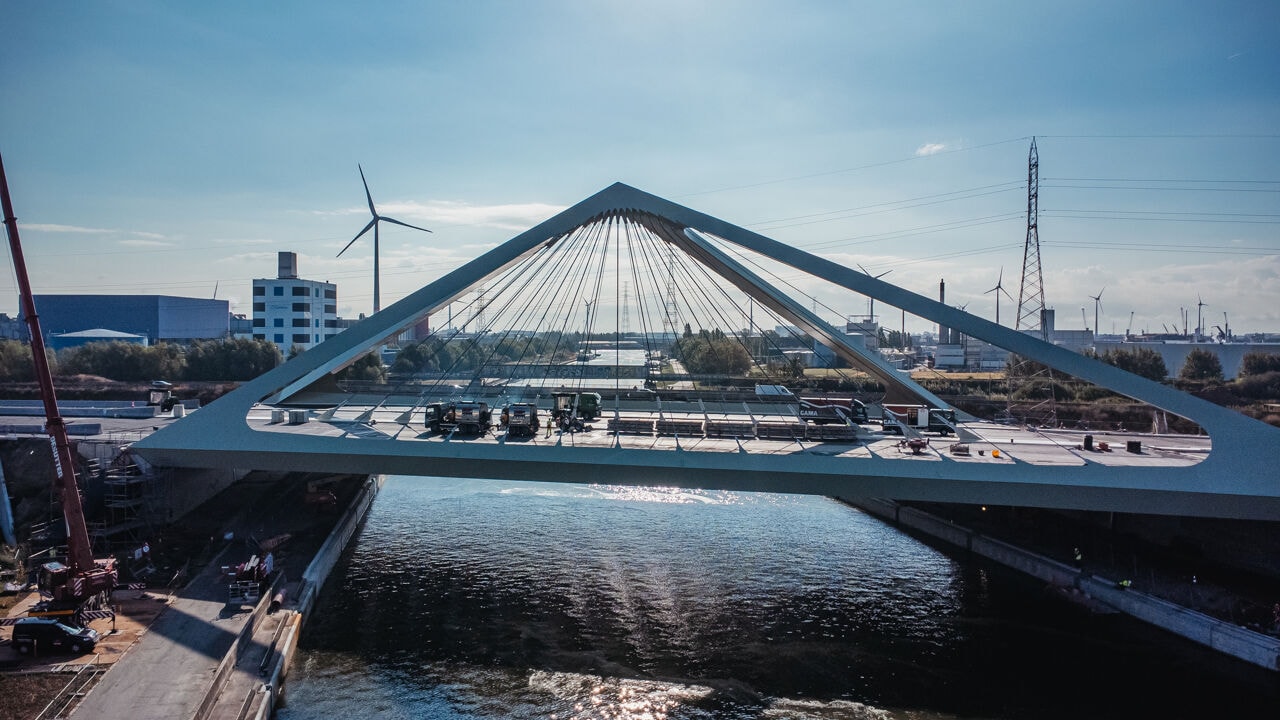 Luc De Vos en Eddy Wally haalden het niet, maar nieuwe brug over Ringvaart wordt wel vernoemd naar de vorm