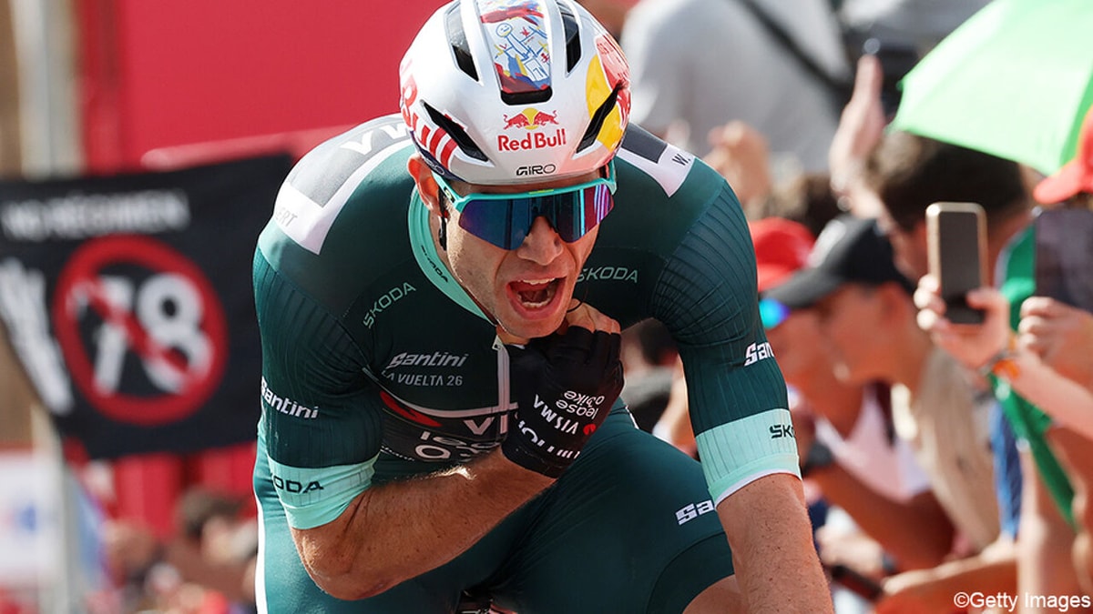 "Ik wist dat ik daar moest aanvallen": winnaar Wout van Aert glundert na "masterclass" van ploeg in Vuelta