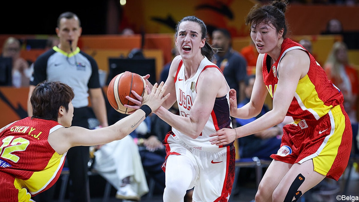 Een debuut door de grote poort: meesterlijke Caitlin Clark dirigeert Team USA met record naar zege tegen China
