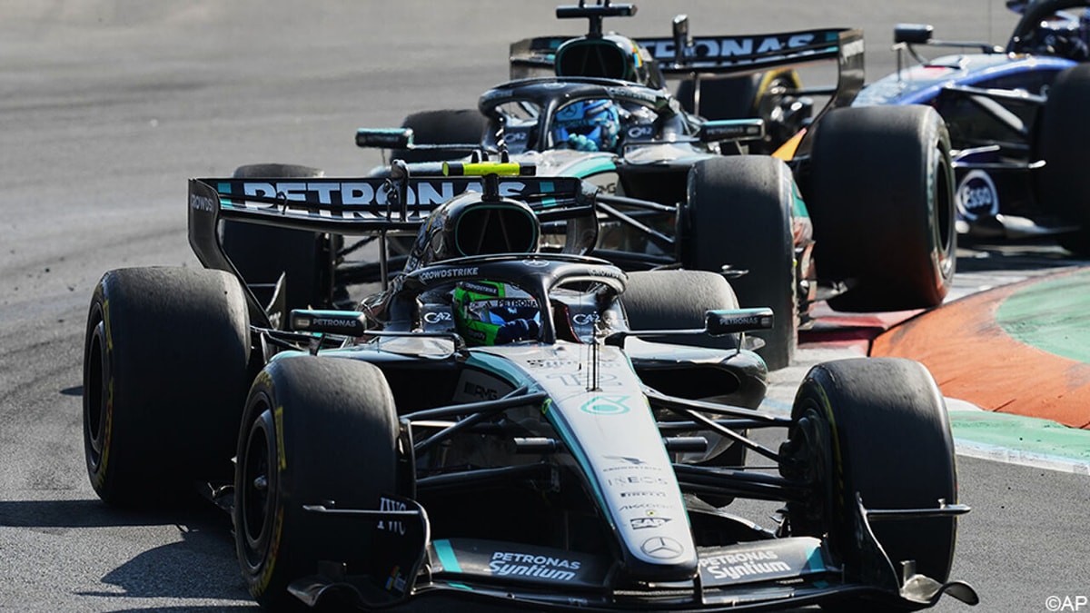 Straffe stoot van Kimi Antonelli: WK-leider rijdt vanaf plek 19 nog naar winst en zorgt voor Italiaans feestje in Monza