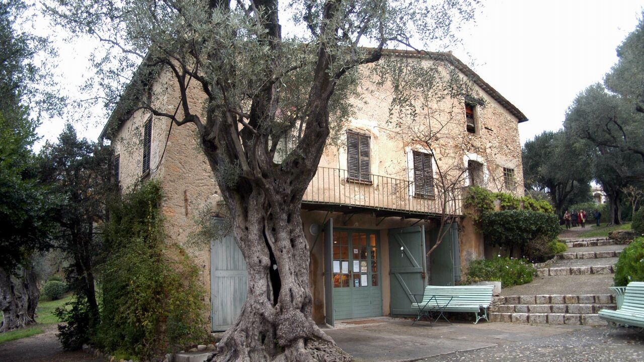 Opnieuw een kunstroof in Frankrijk: dieven stelen 4 schilderijen uit Renoir-museum aan Côte d'Azur