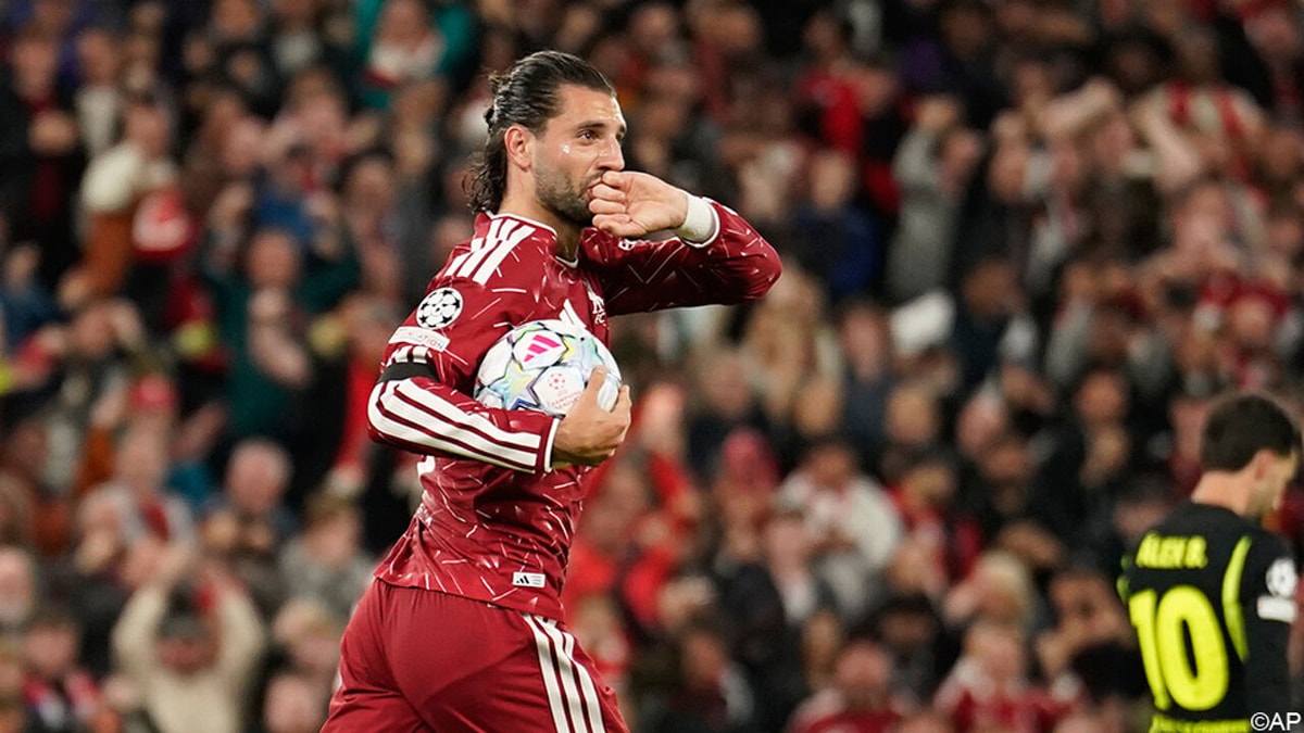 Eerst een slim hakje, dan een ferme pegel: Liverpool draait scheve situatie om en wint alweer van Atletico Madrid