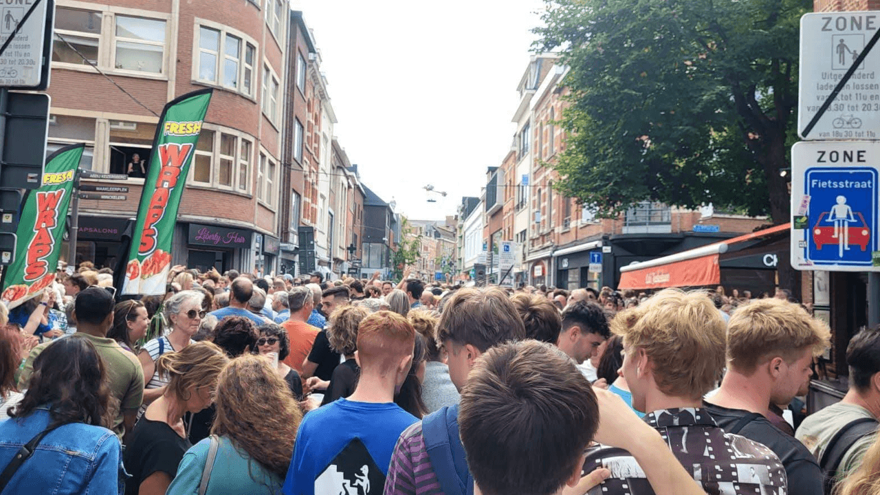 "Jongeren vinden weg terug naar jaarmarkt": drukste editie voor Jaarmarkt Leuven sinds coronacrisis