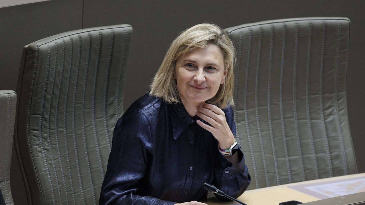 "Bent u kandidaat?" Minister Crevits krijgt in Vlaams Parlement vragen over gouverneurschap West-Vlaanderen