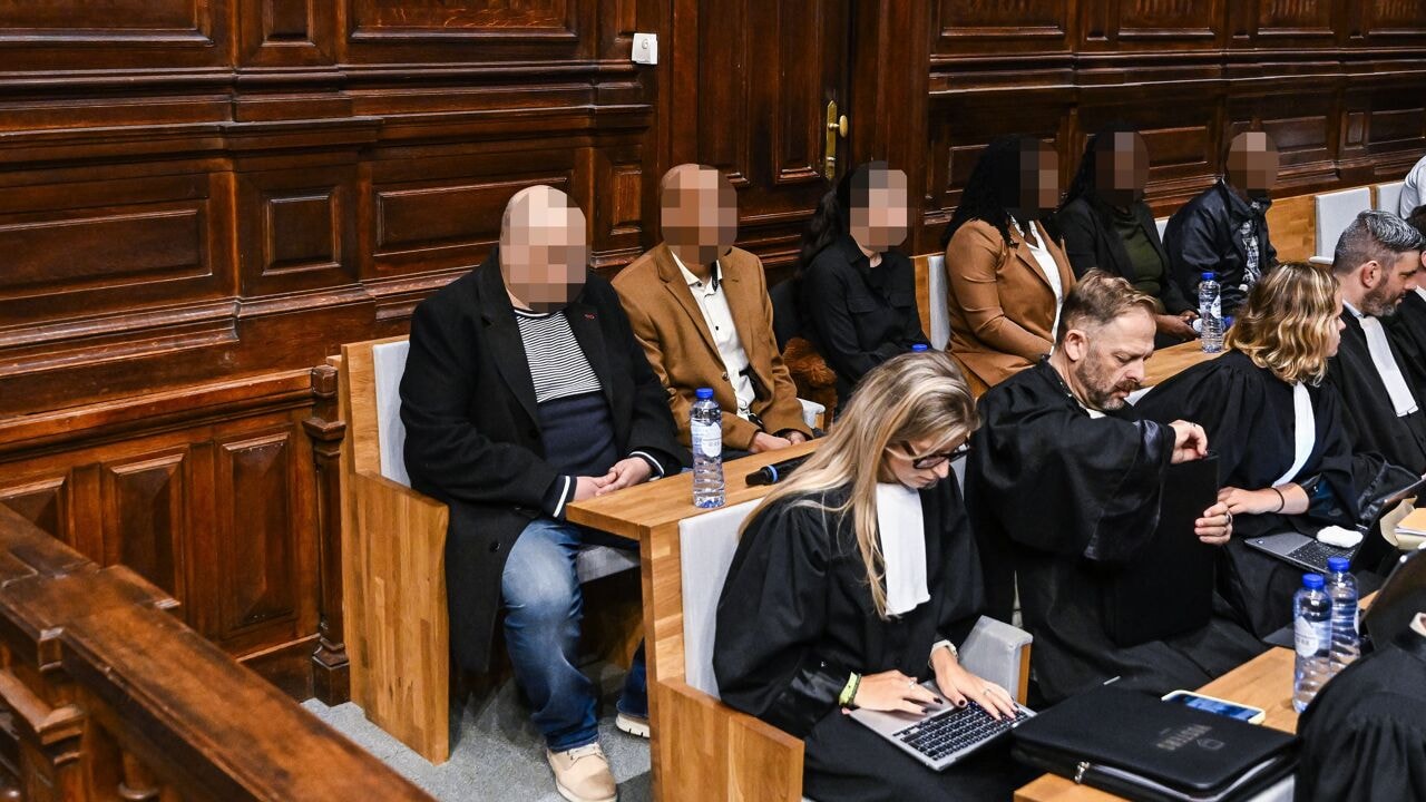 Vader van Jairon (14): "Ik kom hier niet voor de vrijspraak", jury nu in beraad over 6 beschuldigden